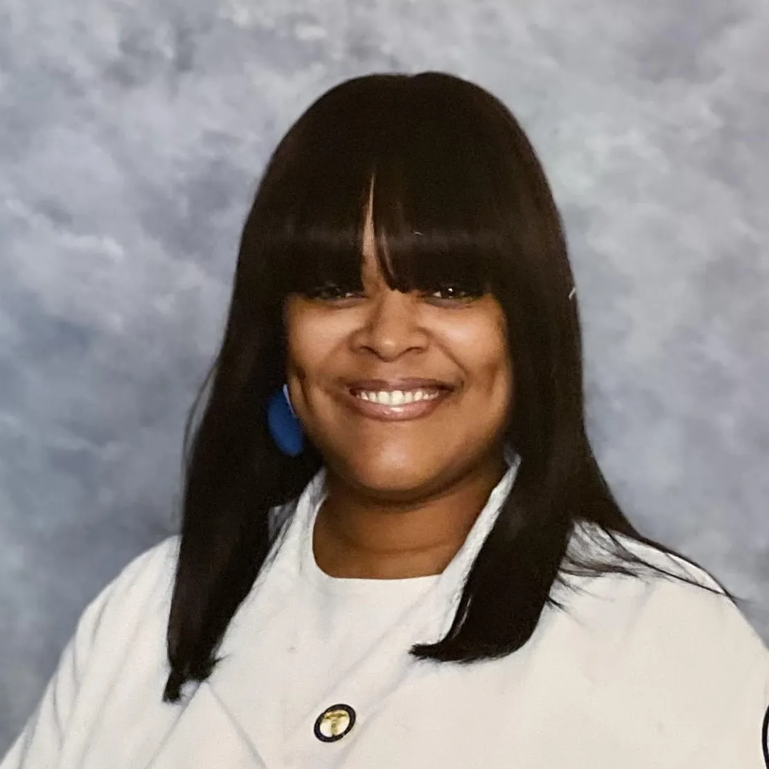 Shundra Robinson headshot square